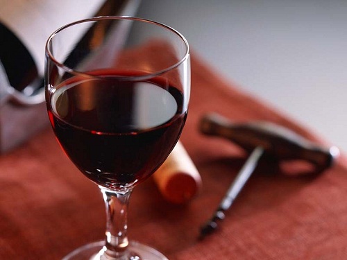 10 incredibili benefici del vino rosso che non conoscevate