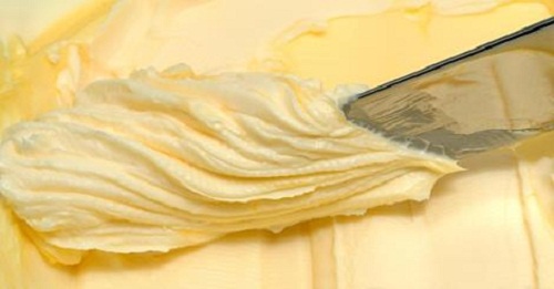 Preparare il burro in casa con due ingredienti