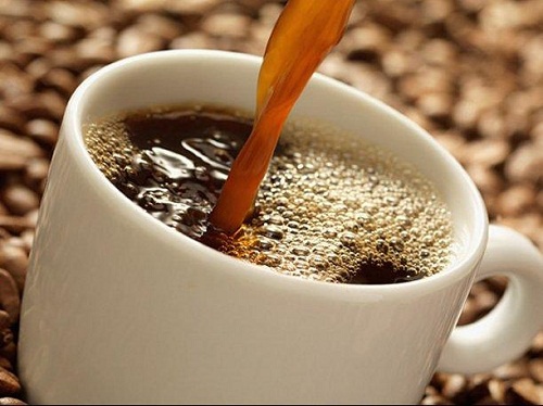 versare caffè