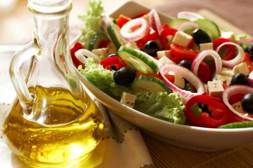 Insalata condita con olio d'oliva