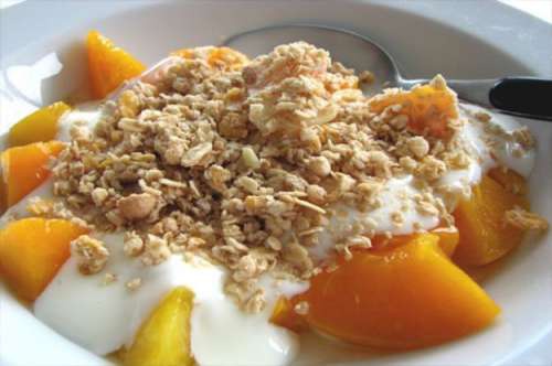 Avena, pesche e yogurt
