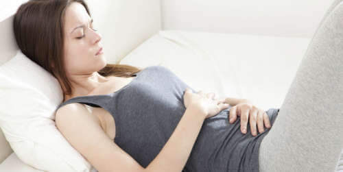 Donna con pancreas infiammato