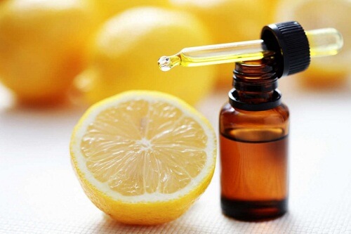 oli essenziali di limone