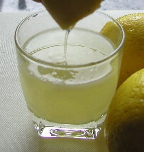 bere il limone