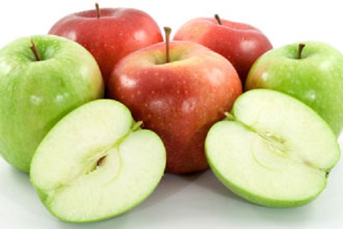 la mela dona un senso di sazietà e previene la ritenzione idrica