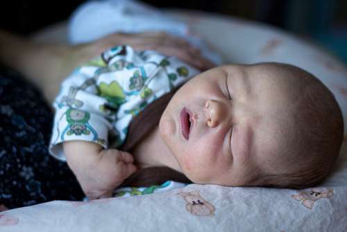 è bene dormire con la mandibola rilassata come fanno i neonati