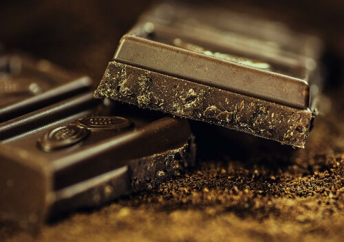 Cosa succede al vostro corpo quando mangiate cioccolato fondente