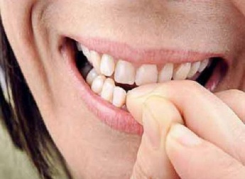 Rosicchiare le unghie rivela il nostro stato d'animo