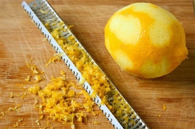 Succo della scorza di limone ha grande potere curativo
