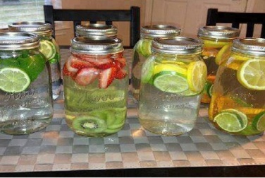 8 acque aromatizzate e curative da provare