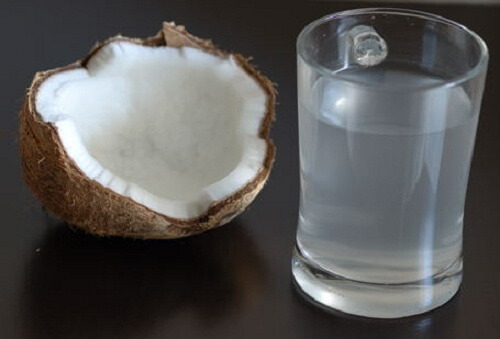 l'acqua di cocco è un ottimo trattamento contro l'ipotiroidismo