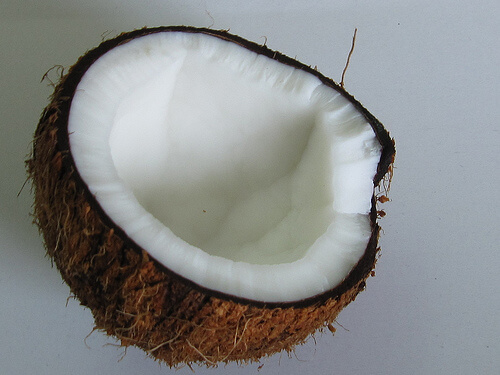 ipotiroidismo: è bene abbinare l'acqua di cocco al trattamento medico