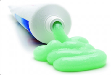 Usi insoliti del dentifricio, eccone 12