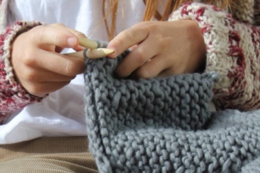 Lanaterapia: i grandi benefici del lavoro a maglia