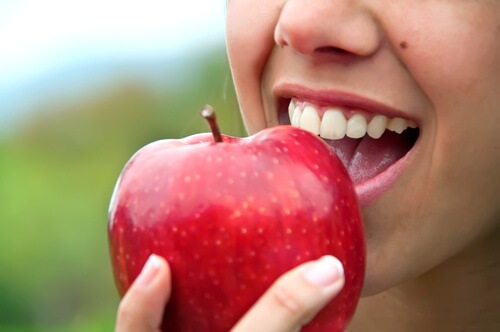 Fa bene mangiare la frutta dopo cena?