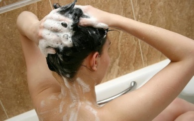 Lavare i capelli con aceto di mele: ecco perché