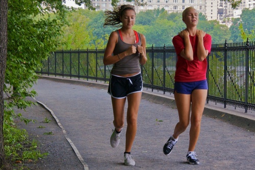 ragazze che fanno jogging