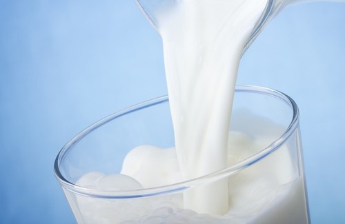 il latte può causare intolleranza