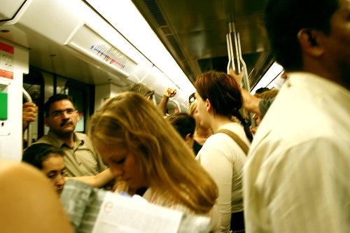 Persone in metro