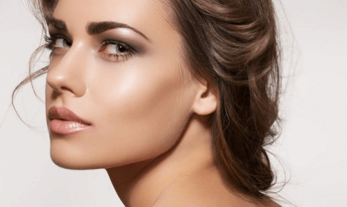 pelle luminosa e olio di oliva