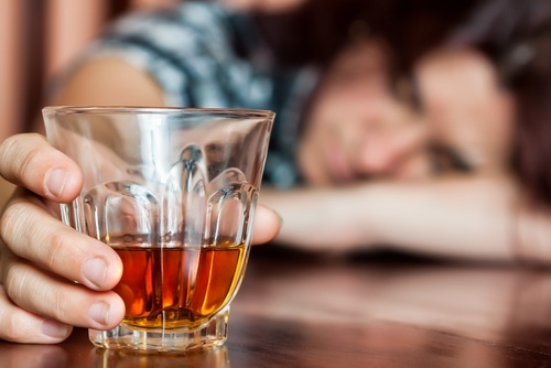 alcol danneggia il fegato