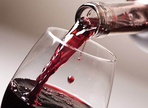 il vino rosso offre una grande quantità di benefici per la salute
