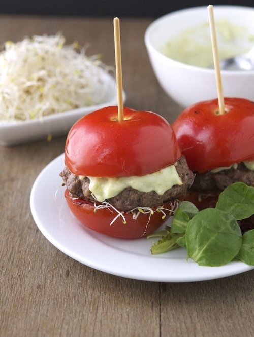 Hamburger avocado e pomodoro