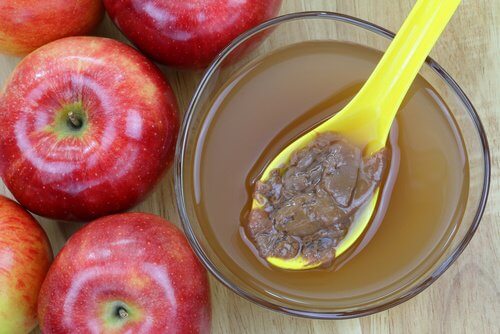 Bere aceto di mele e miele di mattina. Cosa succede?