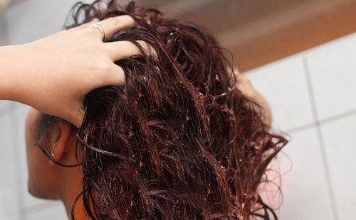 Acqua di semi di lino per rendere più forti i capelli