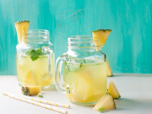Benefici dell'acqua di ananas: quali sono?