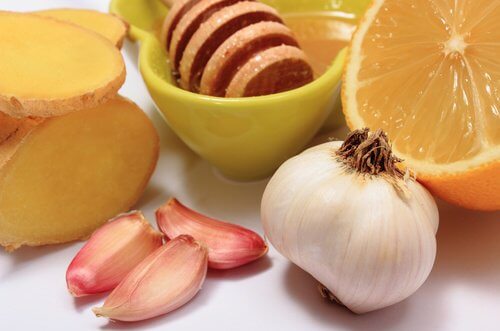 Aglio, zenzero e miele per curare 8 disturbi comuni