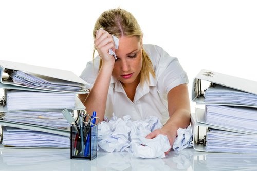 Ragazza con fazzoletti