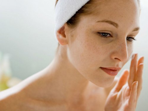 8 modi per ridurre le rughe e prendersi cura della pelle
