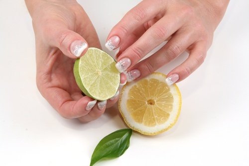 Limone per sbiancare le unghie