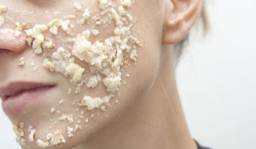 Maschera al latte e avena per dire addio all'acne