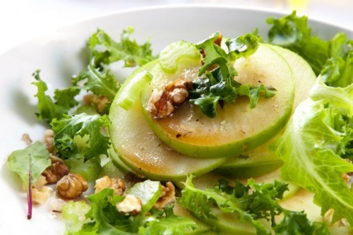 insalata con sedano mela verde e noci