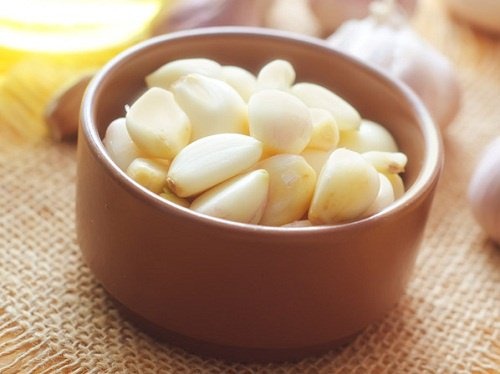 Uno spicchio d'aglio al giorno protegge lo stomaco