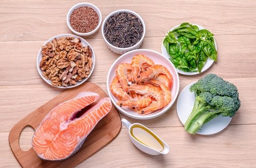 pesce, noci, semi e verdure crucifere