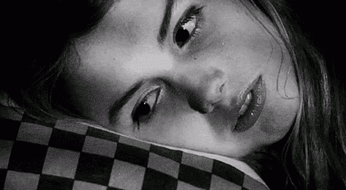 Ragazza che non riesce a dormire