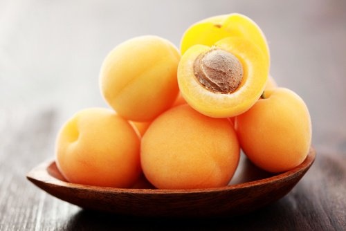 Le albicocche sono uno dei frutti ricchi di potassio. Meglio quelle secche di quelle fresche