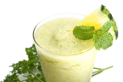 frullati benefici di ananas cetriolo e aloe vera