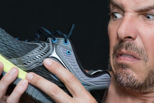 Eliminare il cattivo odore dalle scarpe