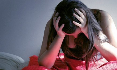 Ragazza stressata per PCOS