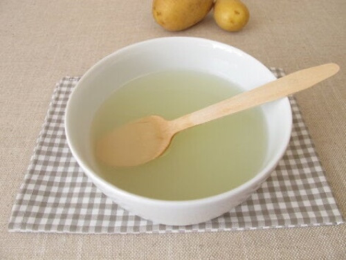 Acqua di bucce di patate