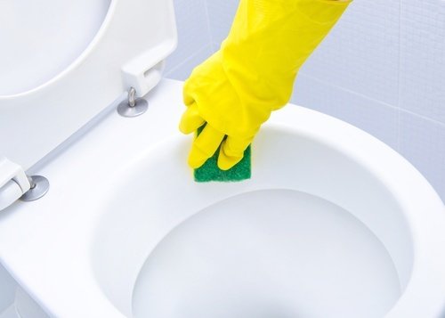 Pulire il bagno