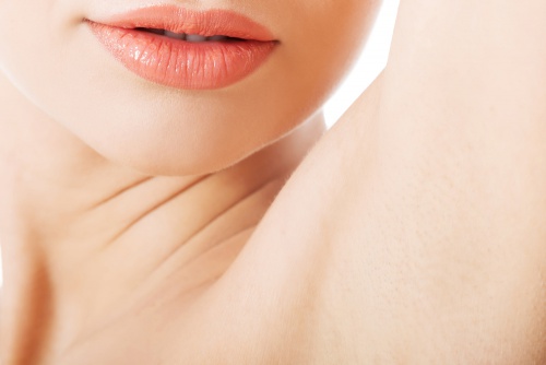 6 rimedi per liberarsi del cattivo odore sotto le ascelle