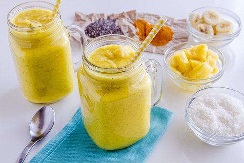 Frullato energizzante a base di curcuma