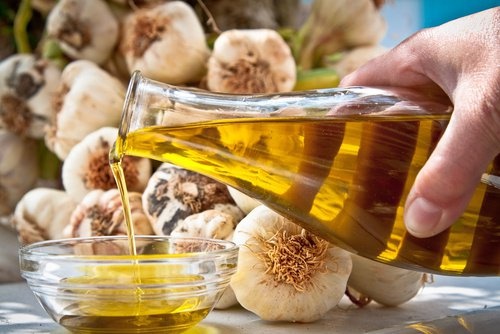 Machera aglio e olio d'oliva