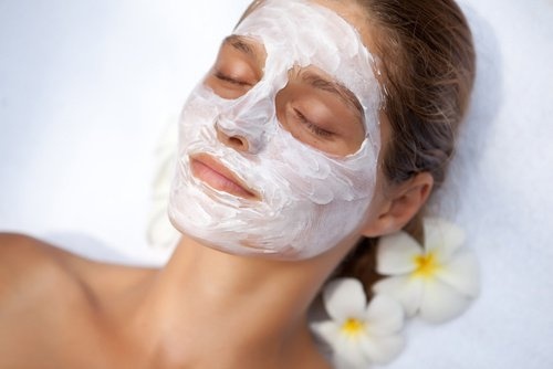Maschera per il viso per ridurre i pori dilatati della pelle