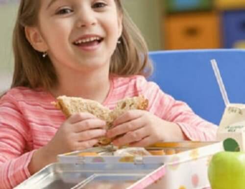 bambina alimentazione sna